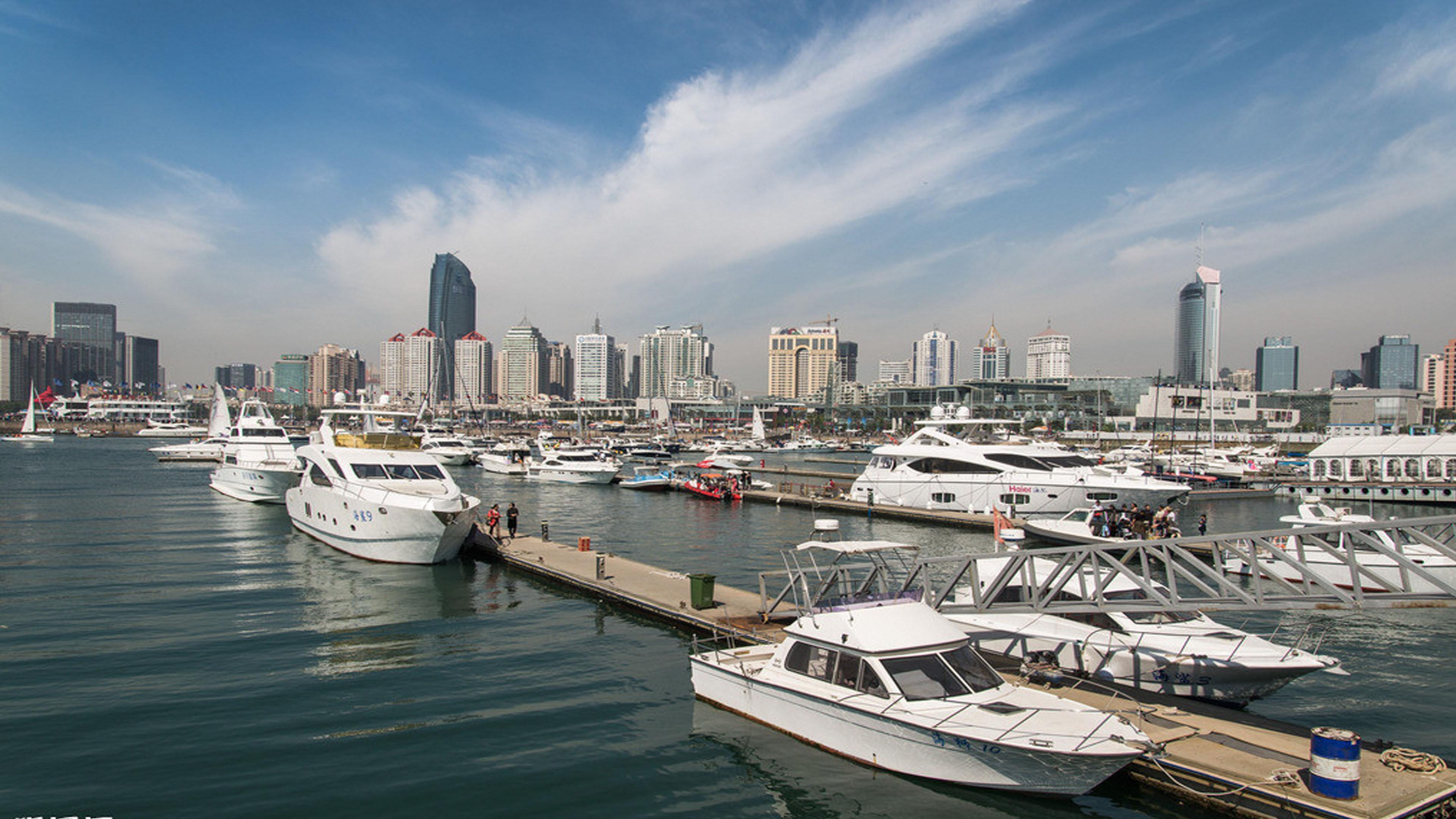 Holiday Inn Qingdao City Center, An Ihg Hotel - May 4Th Square Exterior photo